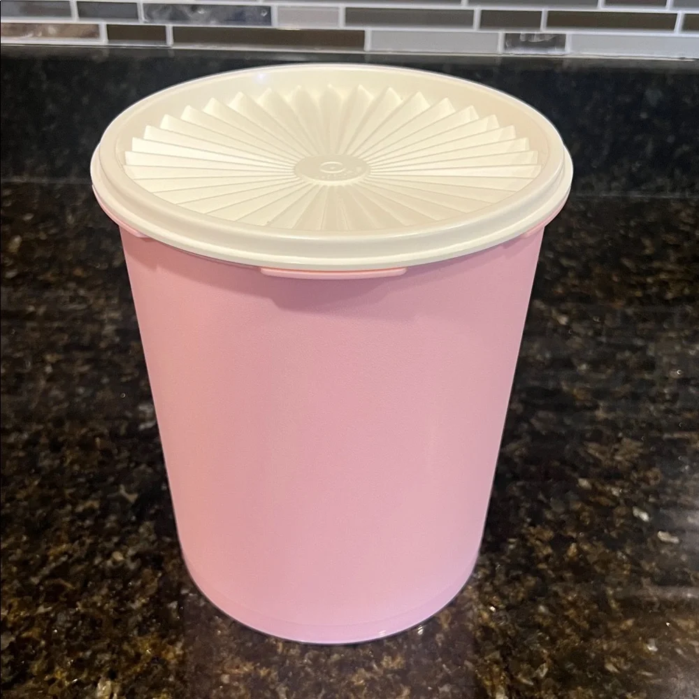 Tupperware (1) Pink Pastel Canister - Light Pink 7.5x6.65